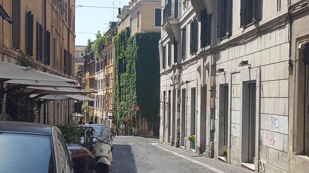 Una Finestra Su Monti Rom Exteriör bild