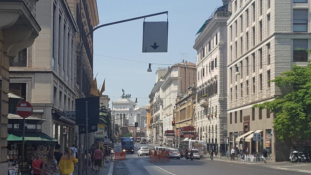 Una Finestra Su Monti Rom Exteriör bild