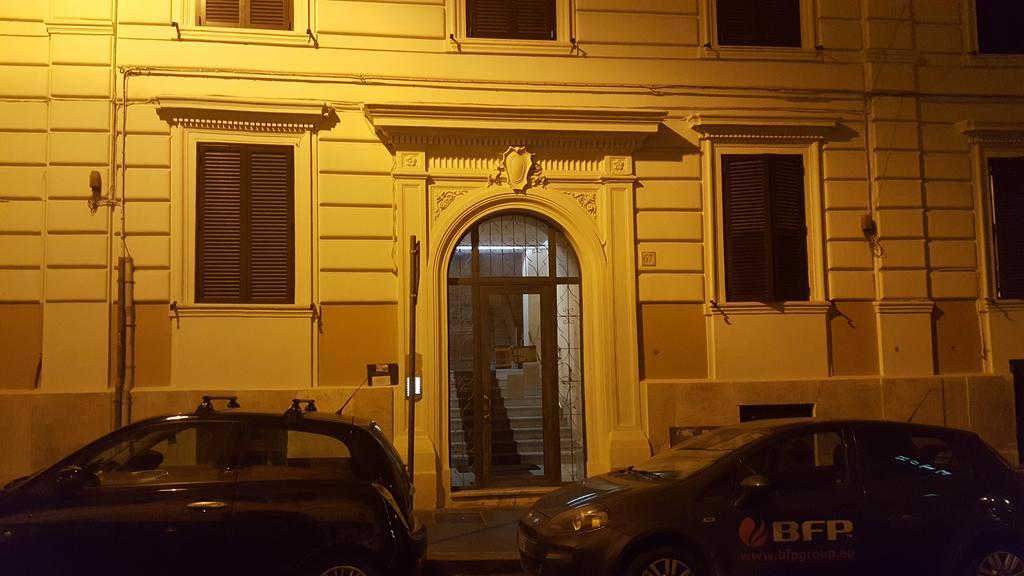 Una Finestra Su Monti Rom Exteriör bild