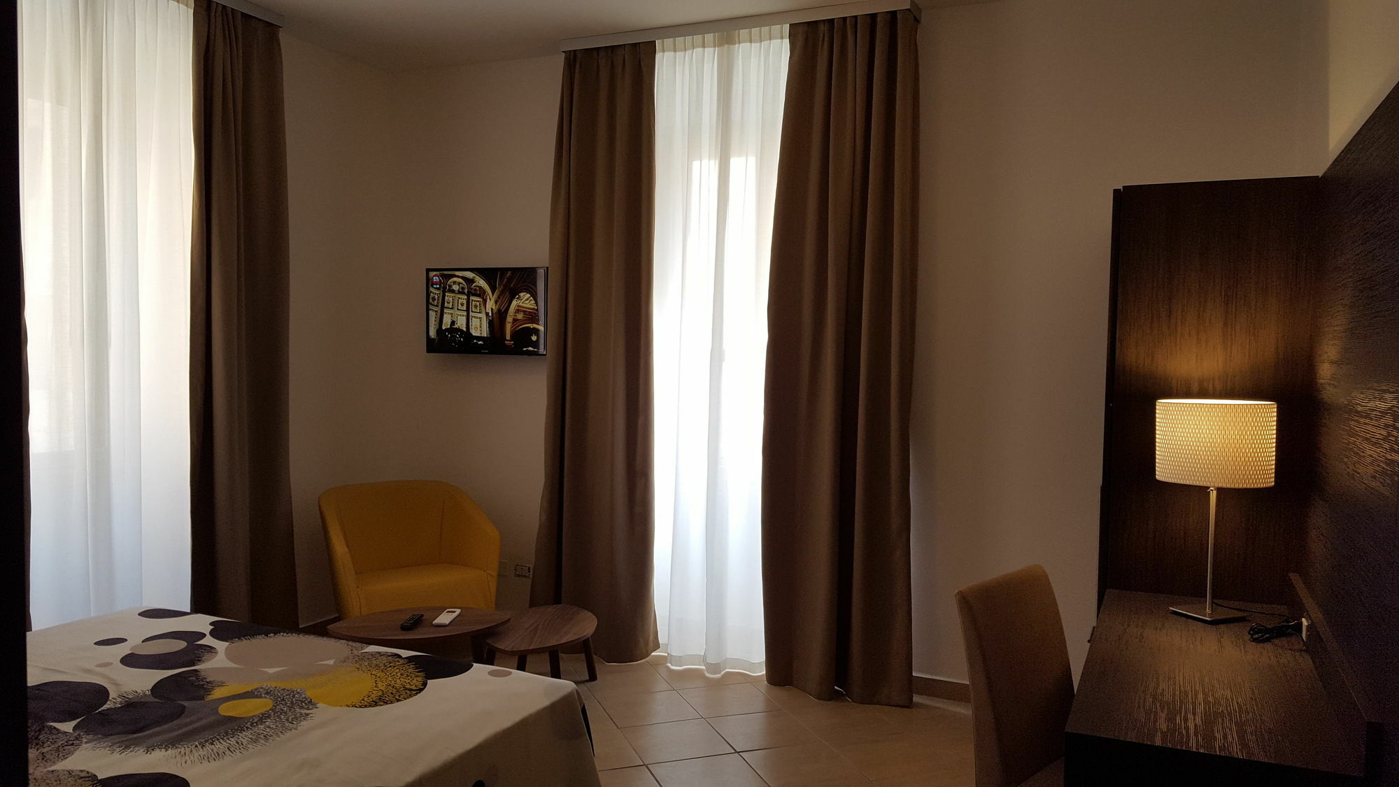 Una Finestra Su Monti Rom Exteriör bild