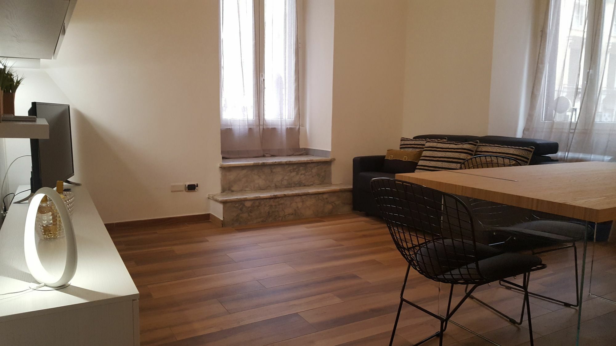 Una Finestra Su Monti Rom Exteriör bild